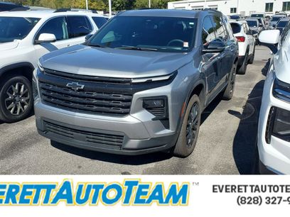 Used 2024 Chevrolet Traverse LT w/ Midnight/Sport Edition