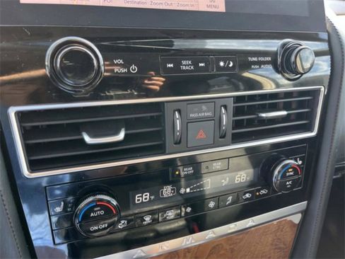 Used 2024 Nissan Armada SL w/ Captain's Chairs Package image 39