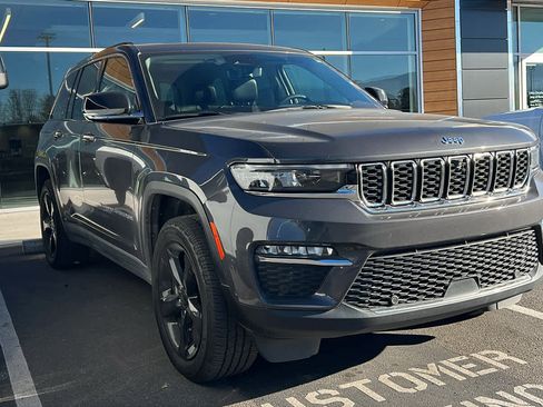 Used 2023 Jeep Grand Cherokee 4WD 4xe w/ Luxury Tech Group II image 3