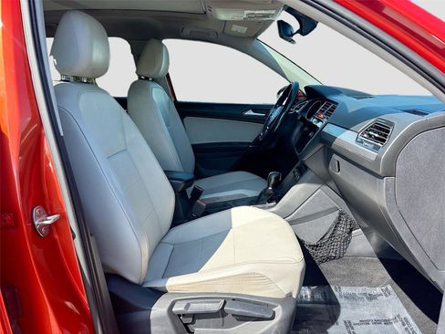 Used 2018 Volkswagen Tiguan SE image 29