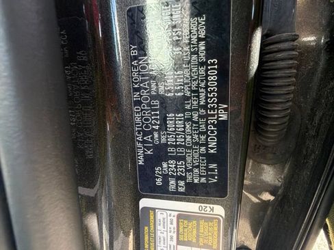 Used 2025 Kia Niro LX FWD image 3