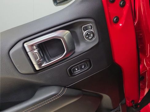 Used 2025 Jeep Wrangler Unlimited Sahara AWD/4WD image 13