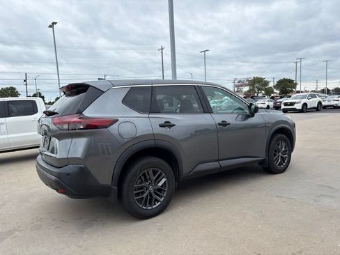 Used 2021 Nissan Rogue S FWD image 3