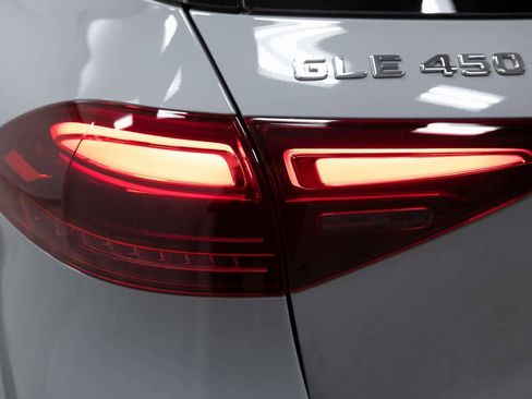 Used 2025 Mercedes-Benz GLE 450e 4MATIC image 30