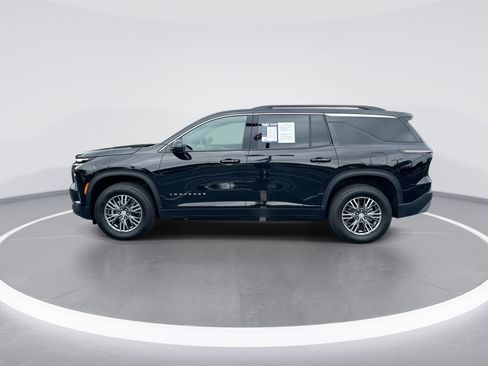 Used 2025 Chevrolet Traverse LT FWD image 6