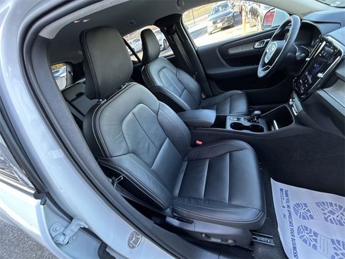 Certified 2023 Volvo XC40 B5 Core w/ Convenience Package image 24