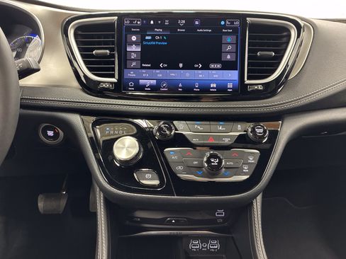 Used 2024 Chrysler Pacifica Limited w/ Uconnect Theater Family Group AWD/4WD image 25