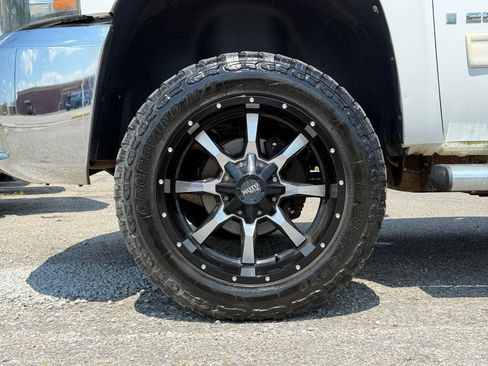 Used 2009 Chevrolet Silverado 2500 LT w/ Exterior Plus Package AWD/4WD image 11