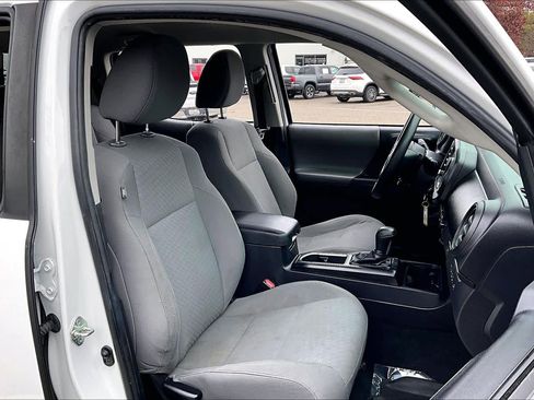 Used 2020 Toyota Tacoma SR w/ SR Convenience Package image 7
