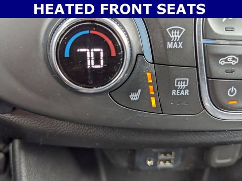 Used 2020 Chevrolet Traverse LT w/ LT Premium Package image 4