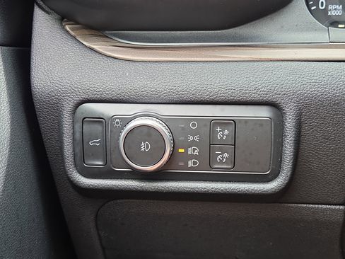 Used 2021 Ford Explorer Limited w/ Equipment Group 301A AWD/4WD image 28