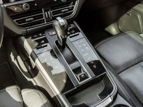 Used 2023 Porsche Macan image 22