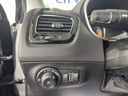 Used 2019 Jeep Compass Limited w/ Safety & Security Group AWD/4WD image 17