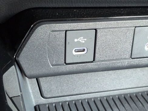 Used 2025 Toyota Prius FWD image 21