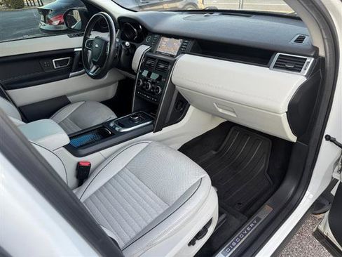 Used 2018 Land Rover Discovery Sport HSE Luxury image 15