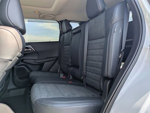 New 2025 Mitsubishi Outlander SE image 14