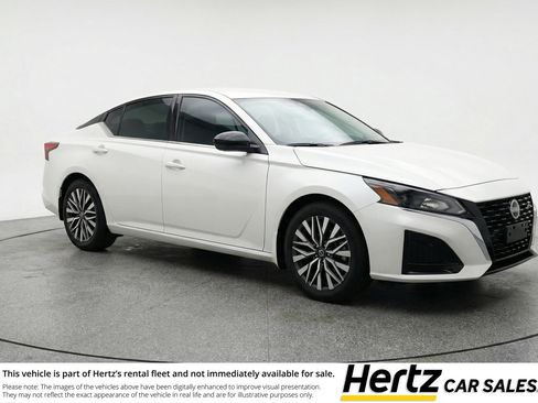 Used 2025 Nissan Altima 2.5 SV image 1