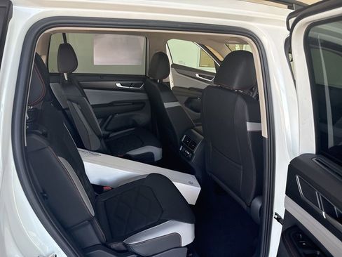 New 2026 Volkswagen Atlas Peak Edition image 14