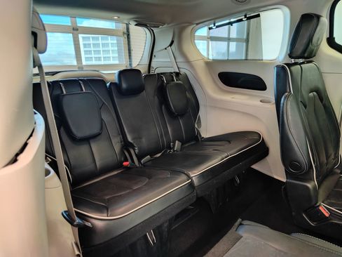 Used 2023 Chrysler Pacifica Limited FWD image 20