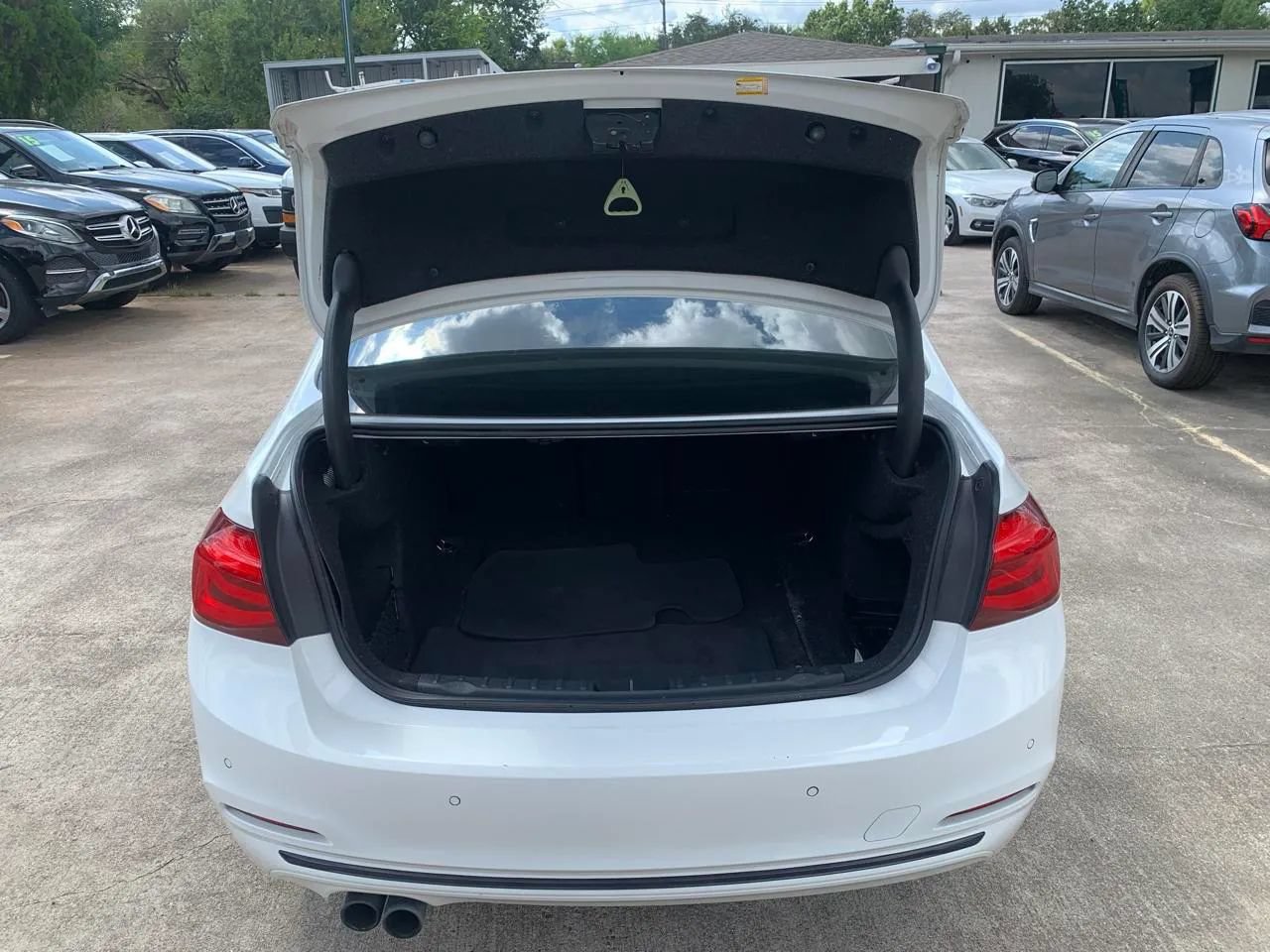 Used 2018 BMW 330i Sedan w/ Shadow Sport Edition RWD image 20