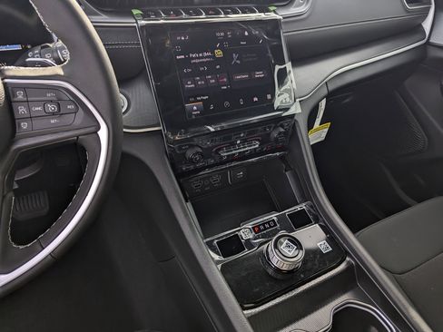 New 2025 Jeep Grand Cherokee Laredo w/ Luxury Tech Group I image 10