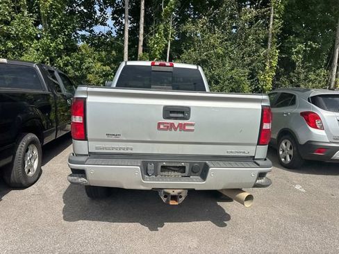 Used 2018 GMC Sierra 2500 Denali w/ Duramax Plus Package AWD/4WD image 8
