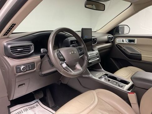 Used 2020 Ford Explorer Platinum w/ Premium Technology Package image 13