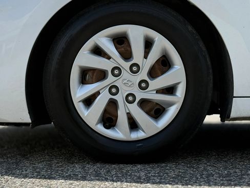 Used 2019 Hyundai Elantra SE FWD image 29