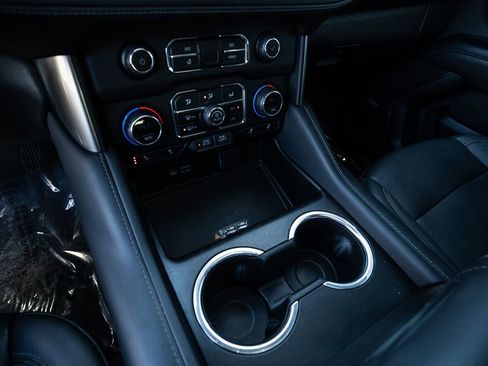 Used 2022 Chevrolet Tahoe Z71 w/ Luxury Package image 32