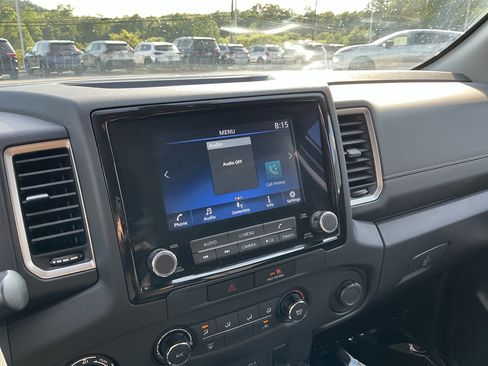 Used 2022 Nissan Frontier SV AWD/4WD image 22