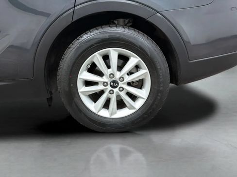 Used 2019 Kia Sorento FWD image 25
