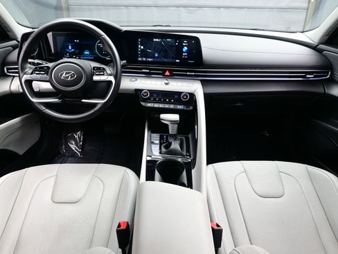 Used 2023 Hyundai Elantra Limited image 16