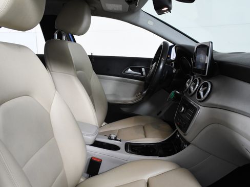 Used 2017 Mercedes-Benz GLA 250 image 24