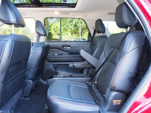 Used 2022 Nissan Pathfinder Platinum w/ Cargo Package FWD image 21