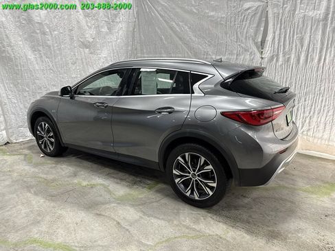 Used 2017 INFINITI QX30 Premium w/ Navigation Package image 7