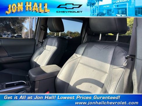 Used 2023 Toyota Tacoma TRD Off-Road w/ TRD Premium Off Road Package AWD/4WD image 17