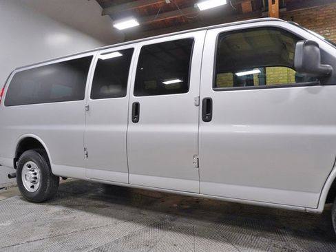 Used 2019 Chevrolet Express 3500 LS image 9