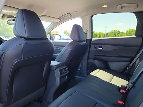 Used 2025 Nissan Murano SV w/ Cargo Package image 14