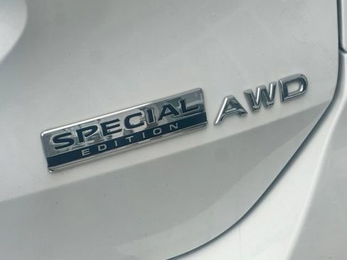 Used 2019 Nissan Rogue S w/ Special Edition Package AWD/4WD image 4