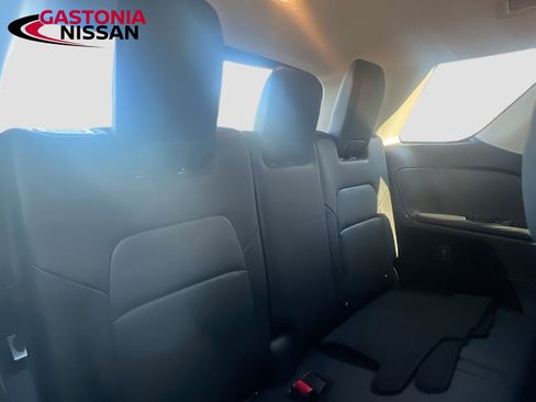 Used 2024 Nissan Pathfinder SL image 36