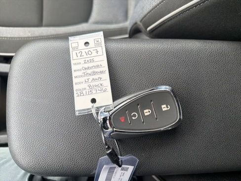 Used 2025 Chevrolet TrailBlazer LT AWD/4WD image 23