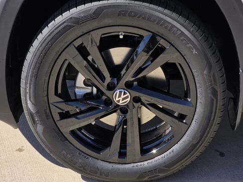New 2026 Volkswagen Atlas Cross Sport SEL R-Line AWD/4WD image 12