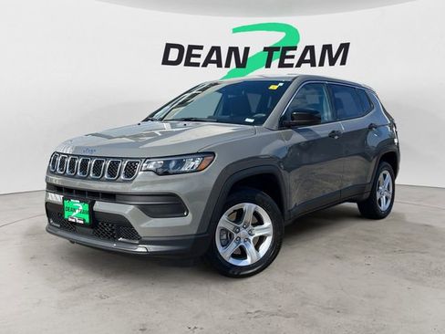 Used 2023 Jeep Compass Sport AWD/4WD image 3