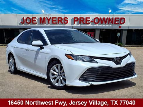Used 2020 Toyota Camry LE FWD image 1