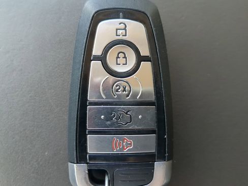 Used 2020 Ford Explorer Platinum w/ Premium Technology Package image 32