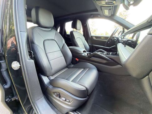 Certified 2024 Porsche Cayenne AWD/4WD image 19