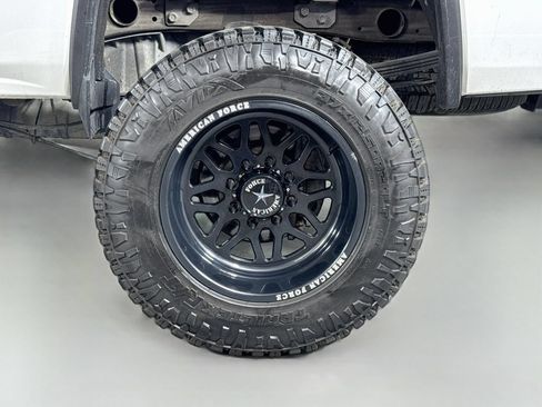 Used 2017 GMC Sierra 2500 Denali w/ Duramax Plus Package AWD/4WD image 9