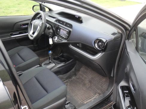 Used 2017 Toyota Prius C Two FWD image 9