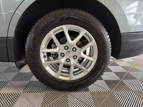 Used 2024 Chevrolet Equinox LT w/ Driver Convenience Package AWD/4WD image 9