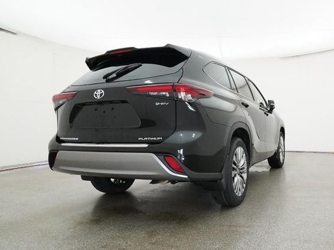 New 2026 Toyota Highlander Platinum AWD/4WD image 24